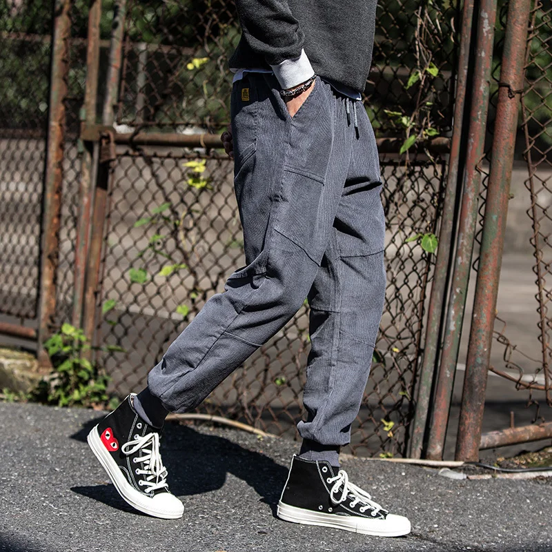 

2018 Winter Harbor wind New Man Young Students Handsome Corduroy Trend Fashion Leisure Time Easy Overalls Beam foot trousers