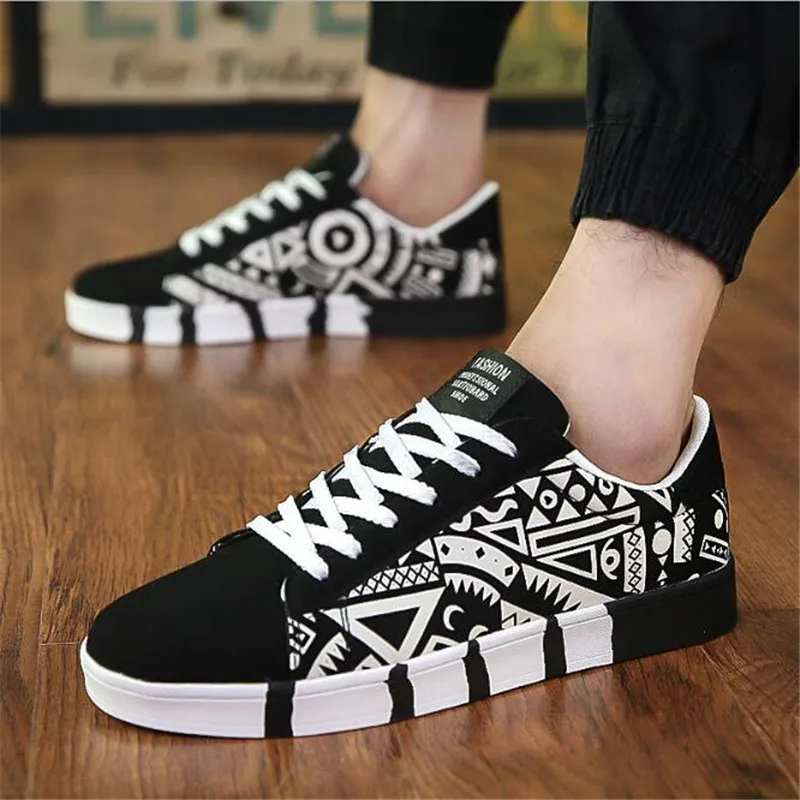 

2018 Summer Spring Men Casual Shoes Breathable Canvas Slip-up Male Fashion Footwear Walking Male graffiti Sneakers