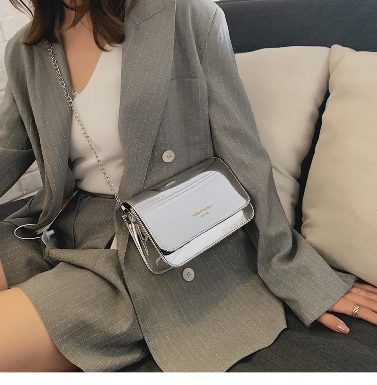 

The new small bag women's bag 2019 casual fashion lacquer leather single-shoulder bag simple slant All-match Square Package