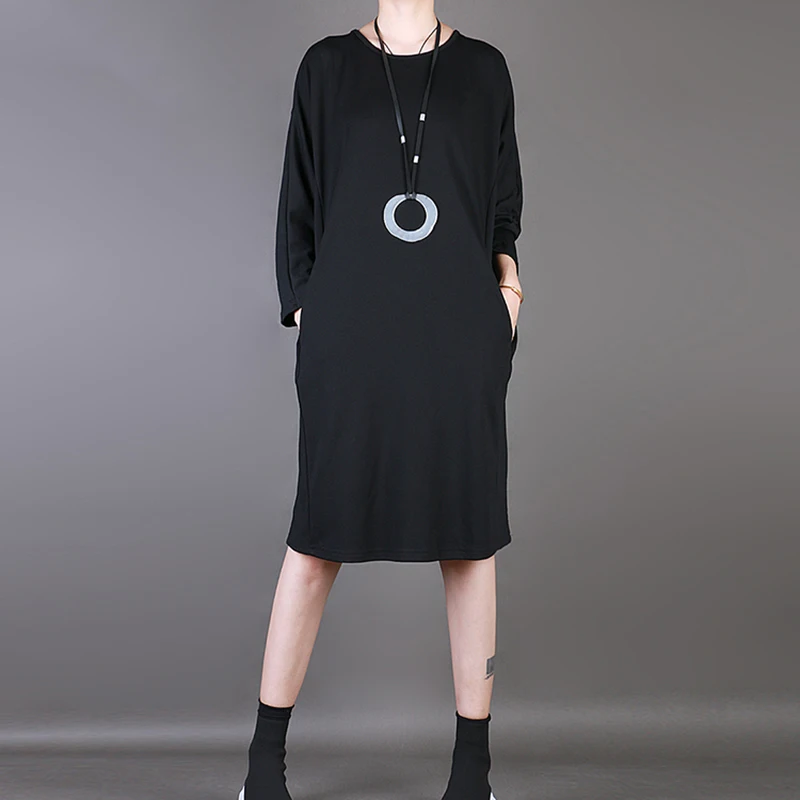 [EAM] новое осенне-зимнее черное платье-футболка с круглым вырезом и длинным рукавом с открытой спиной большого размера Женская мода JS014