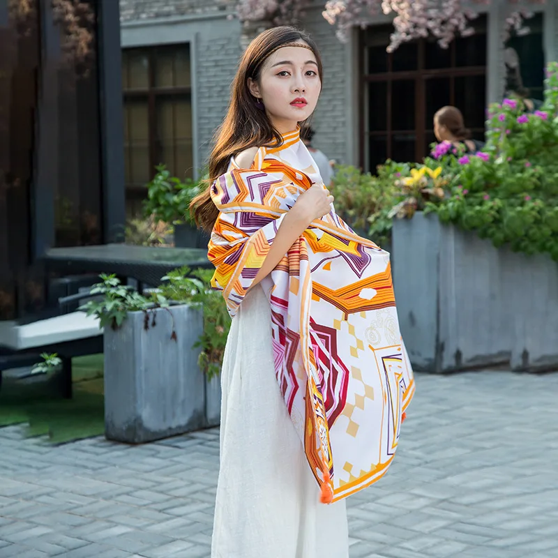 

2019 new retro national style shawl wholesale creative print scarf gift beach towel desiguers Luxury Brand head scarf
