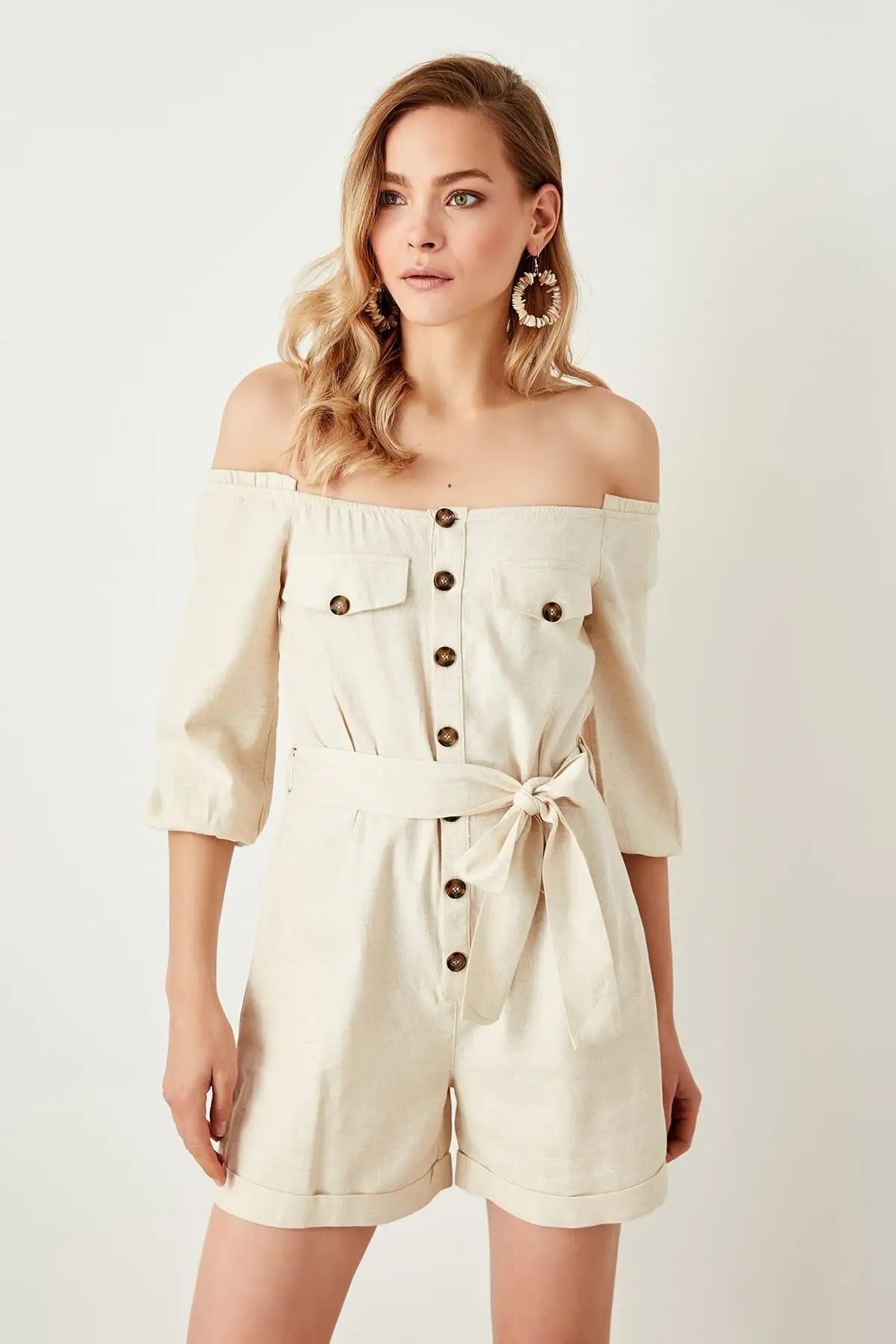 

Trendyol Cream Bone Button Detail Jumpsuit TWOSS19IE0028