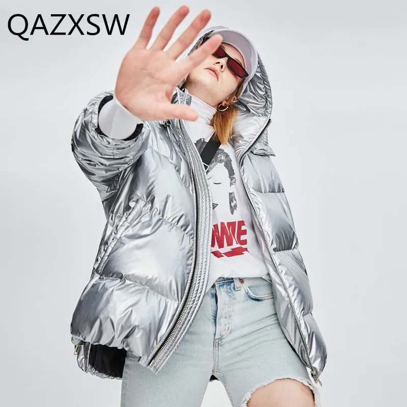 Kopen 2018 Nieuwe vrouwen Winter Donsjack Korte Mode Heldere Zilveren Dikke Hooded 100% Witte Eendendons Warme Jas LB123