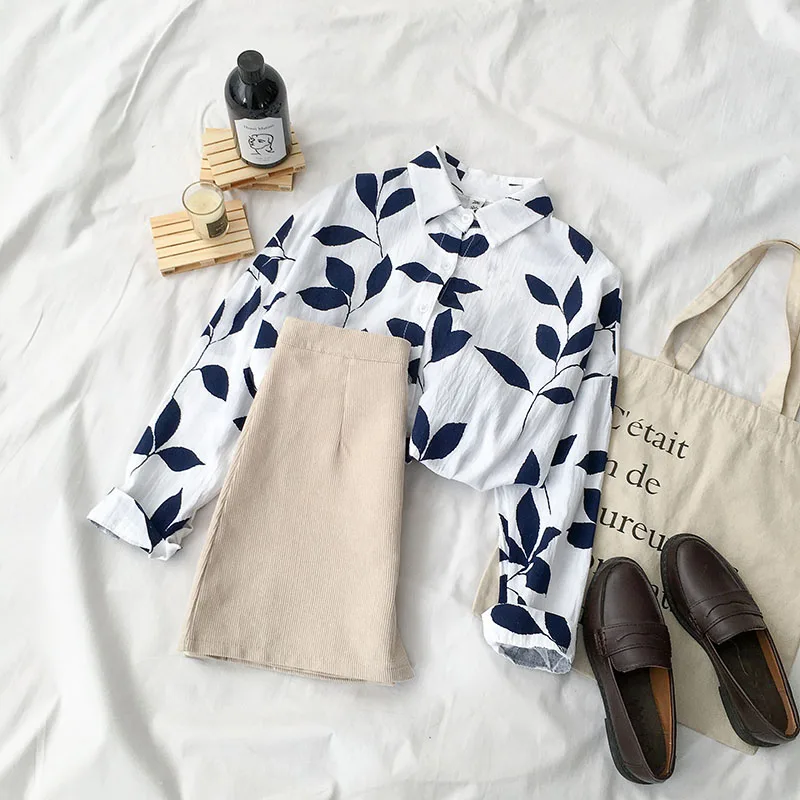 

2019 Spring new Korean version of the printed shirt anti-lighting corduroy half-length skirt two-piece suit
