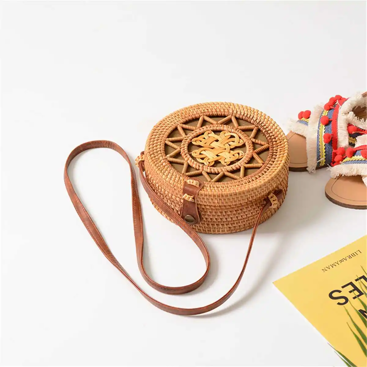 

2019 Round Wicker Straw Beach Bag Circle Handwoven Bali Retro Rattan Bag Female Crossbody Handbag Shopping Purse Bolsos Mujor