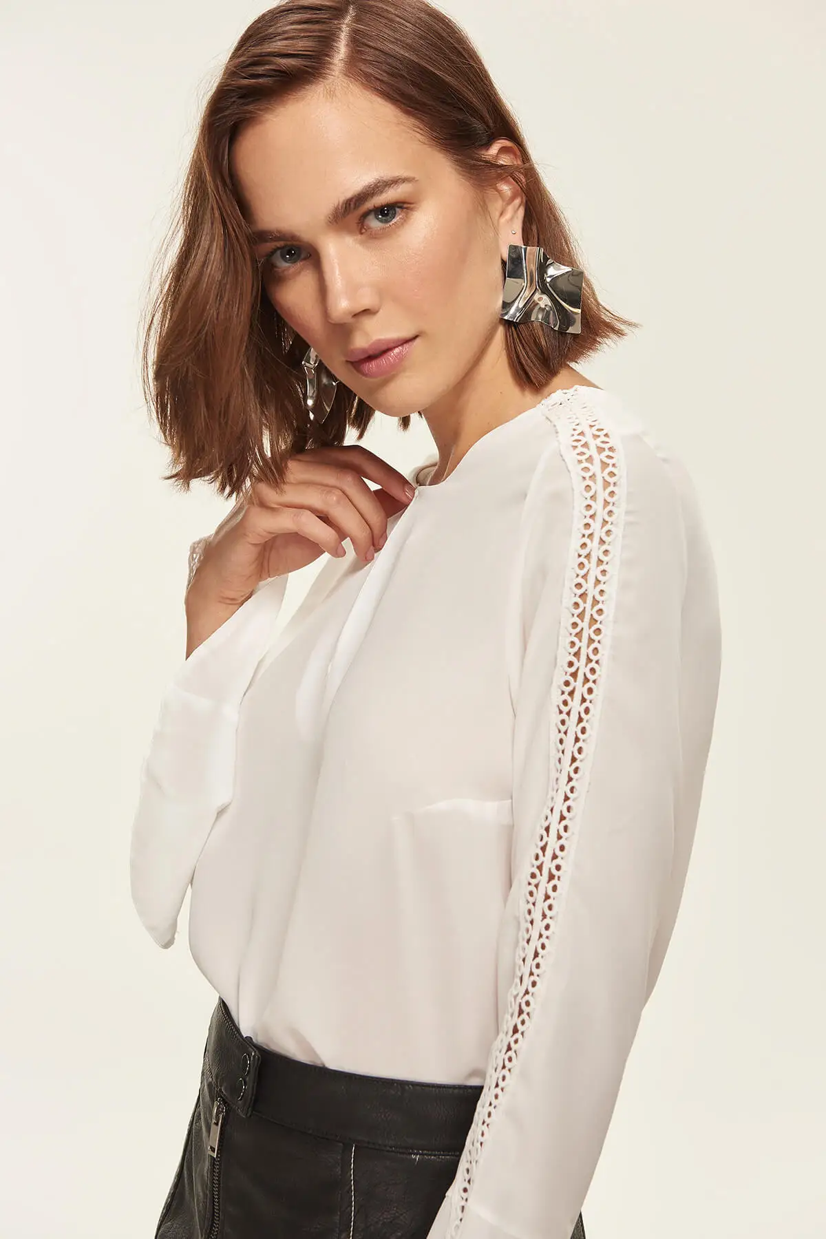 Белая блузка с открытыми плечами Trendyol TOFSS18BB0179| |
