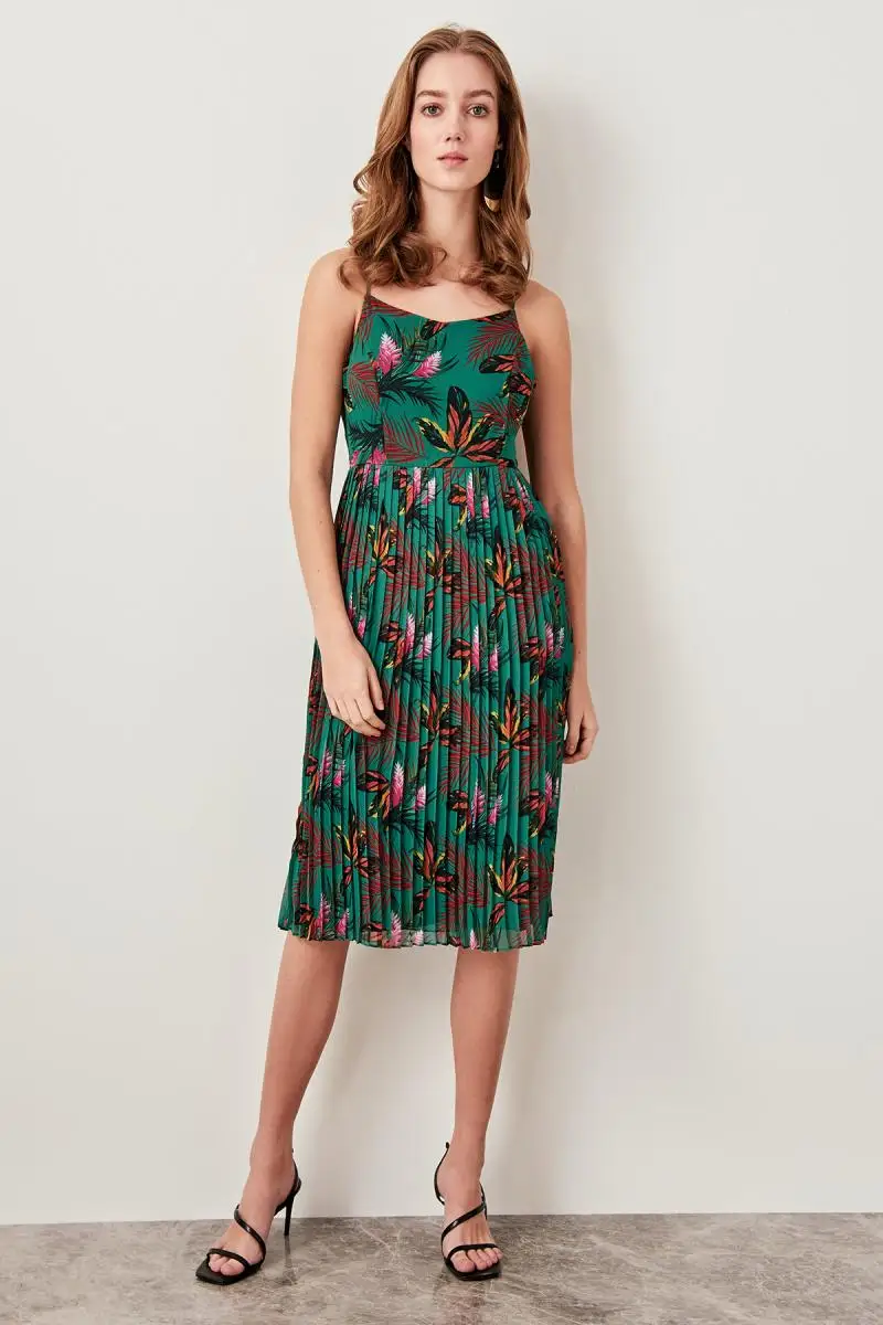 

Trendyol Green Flower Patterned Piliseli Dress TWOSS19VM0006