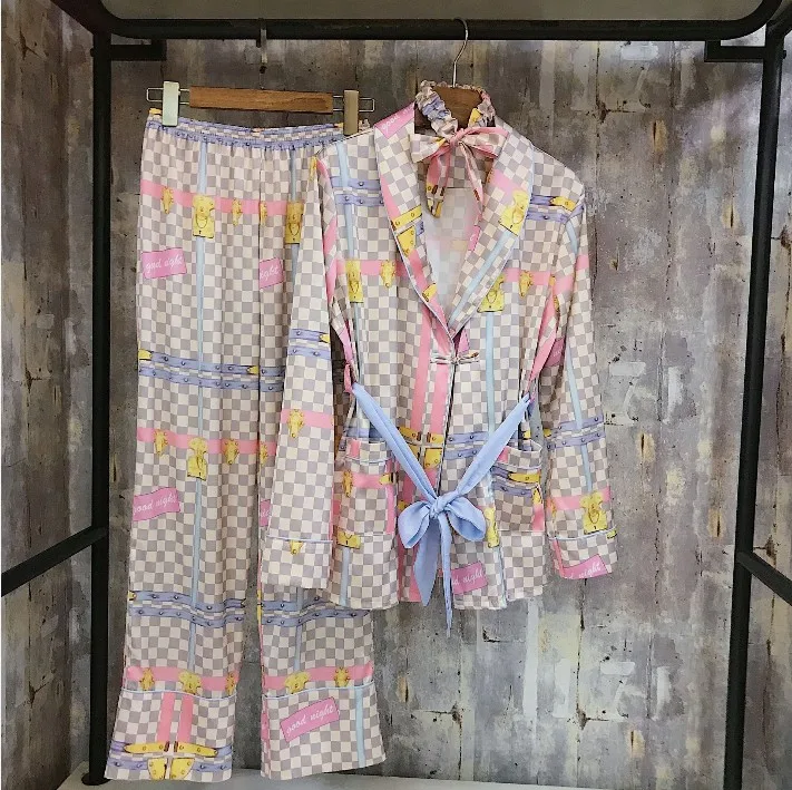 

2019 New Spring Women Long Sleeve Plaid Printed Silk Pajamas Sexy Two Piece Trousers Set Satin Sleepwear Leisure Home Nightwear