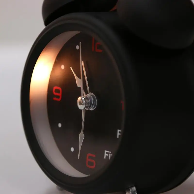 Mechanical Alarm Clock Retro Desktop Clock Round Metal Double Bell Table Clock Light Design Alarms Black White Mechanical Alarm Clock Retro Desktop Clock Round Metal Double Bell Table Clock Light Design Alarms Black White