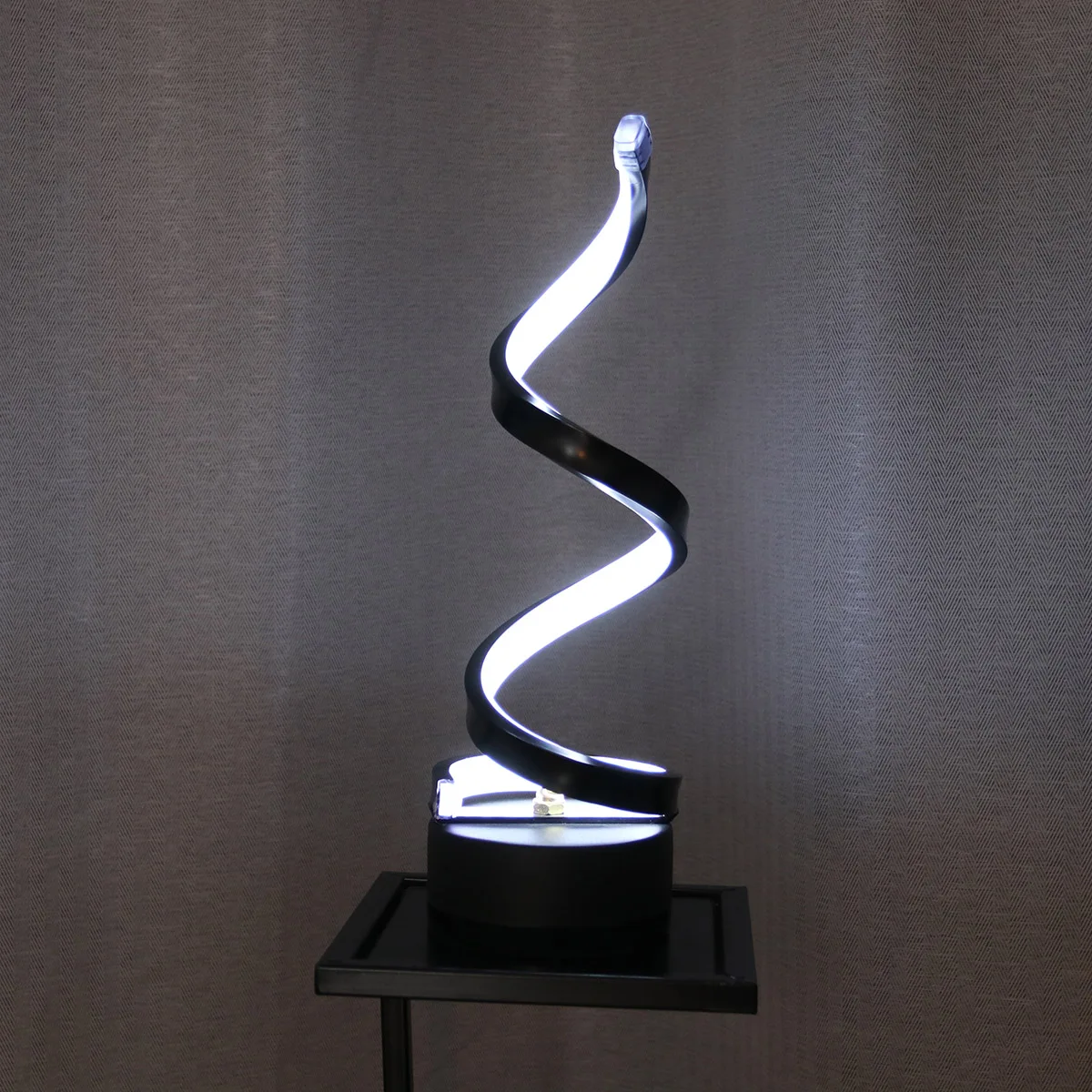 

1 PC Rechargeable Night Light Lamp Spiral S Shaped Contemporary Light Modern Night Light With Plug - White Light (Black)
