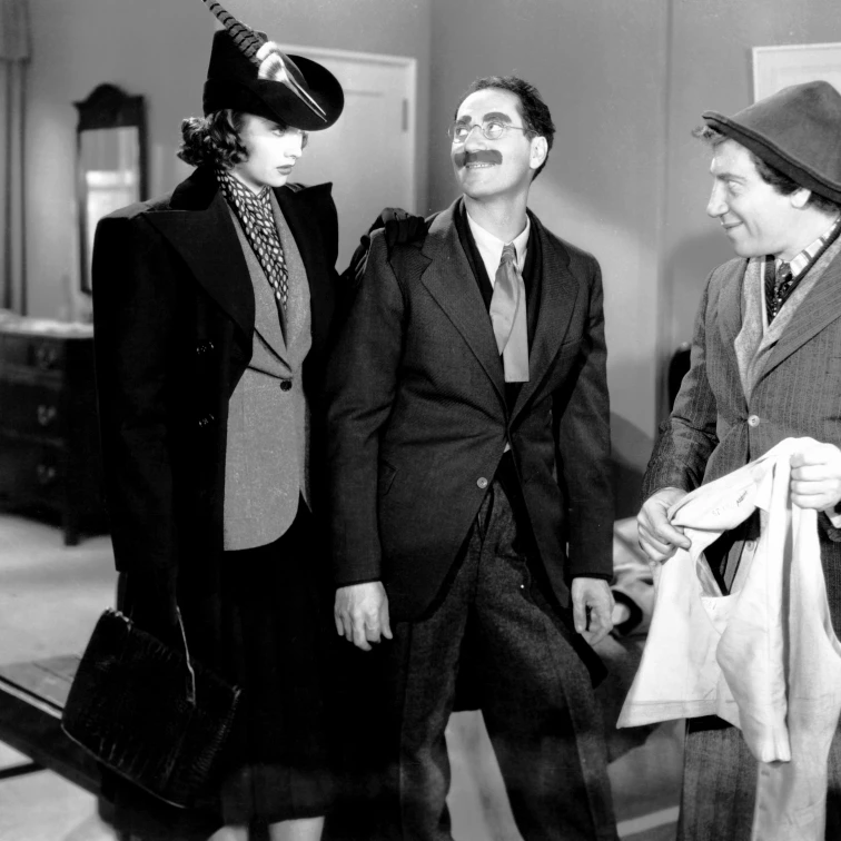 Room Service From Left Lucille Ball Groucho Marx Chico 1938 Photo Print (28 x 22) | Дом и сад