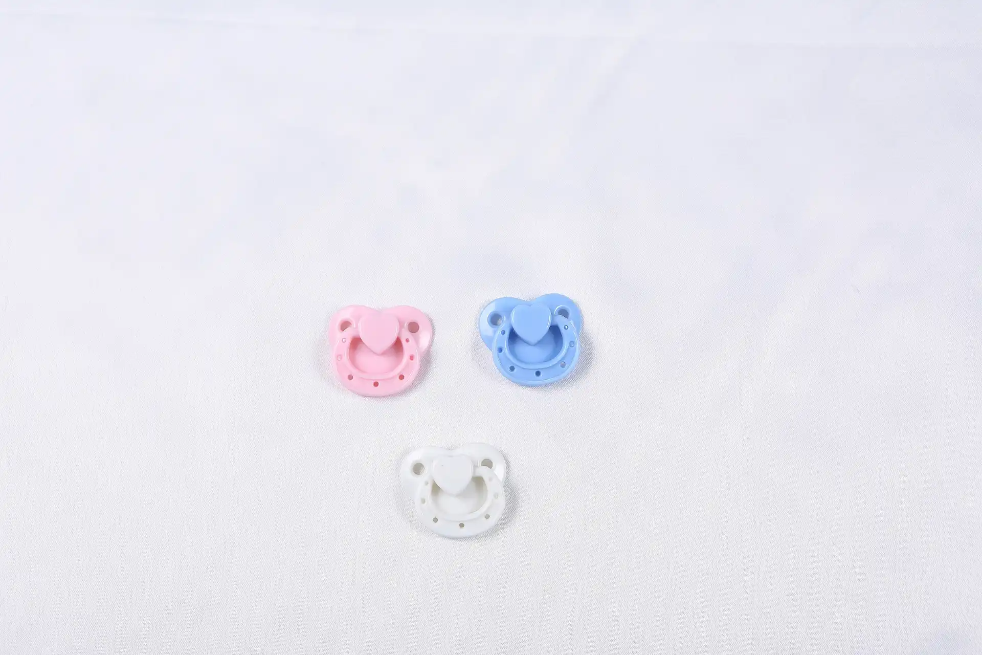 magnetic pacifiers