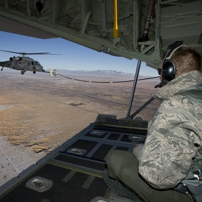 Loadmaster на HC-130 часы как HH-60G Pave Hawk дозаправки плакат печать (34x23) | Дом и сад