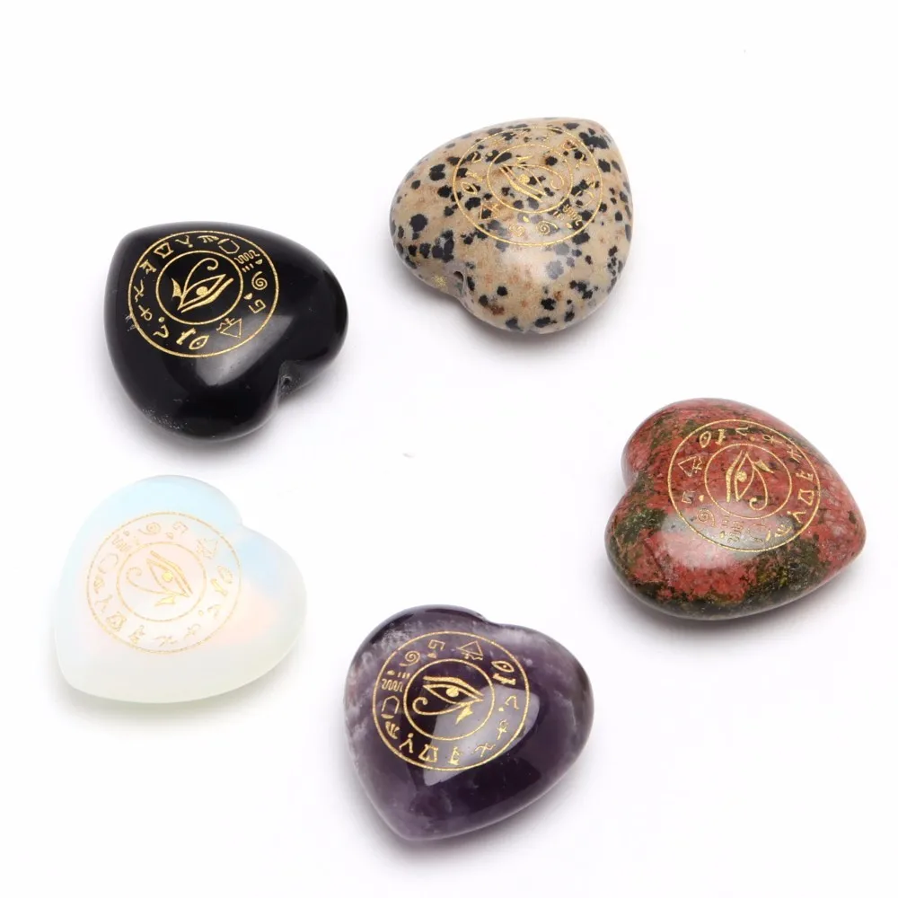 

Heart-shaped love carved stone Symbol of life Egyptian Ankh ornaments eye of Horus natural crystal Symbol of Reiki