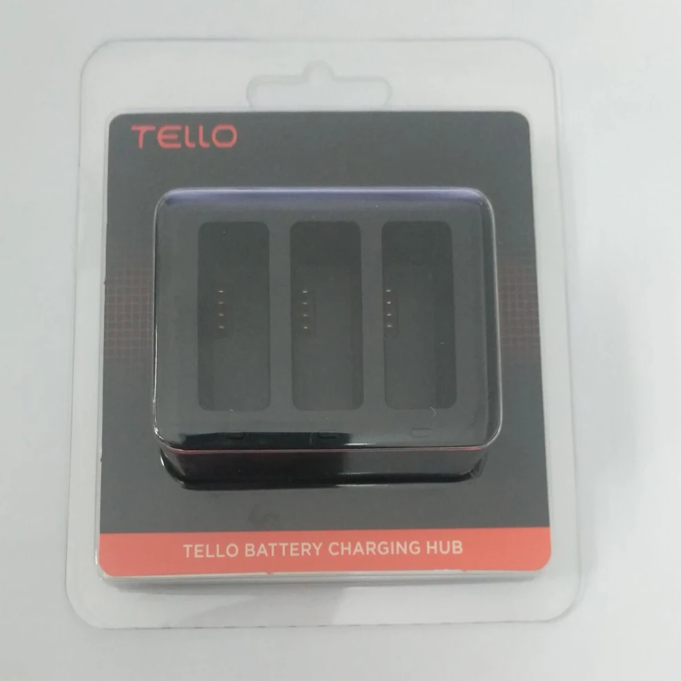 Зарядное устройство tello, предназначенное для использования с летными аккумуляторами tello, вмещает до 3 батарей tello одновременно