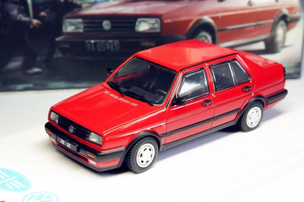 Модель Volkswagen Jetta classic литая красная Новинка 1/43 |