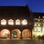 Историческое здание на рыночной площади Freiburg im Breisgau Baden Wurttemberg Германия плакат