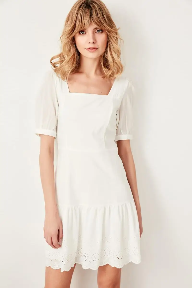 

Trendyol White Embroideries Detail Dress TWOSS19XO0090