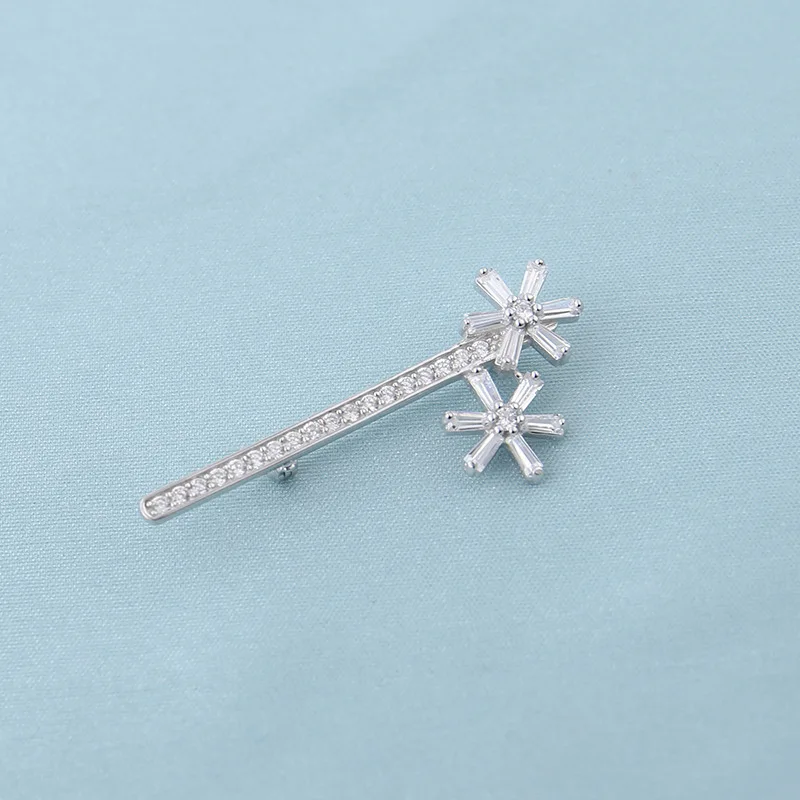 

Free shipping Fashion and elegant double snowflakes brooch can men and women