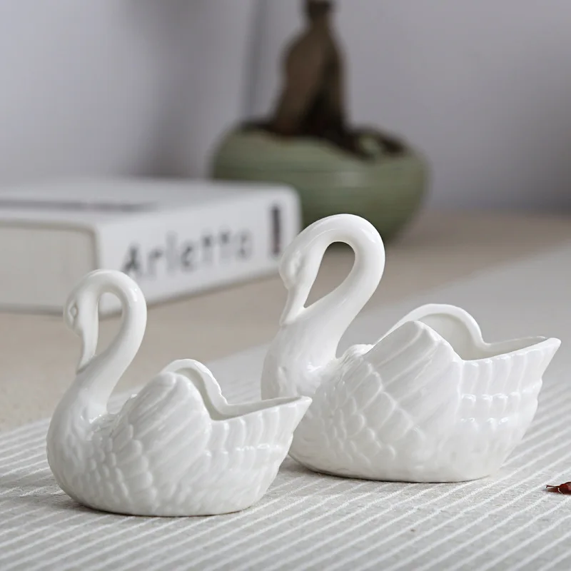 

1Pc Ceramic Swan Container Candle Holder Plant Flower Pot Handmade Decorative Figurines Creative Ornaments DIY Home Decoration