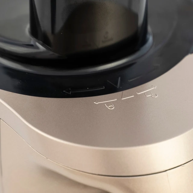 Соковыжималка электрическая Galaxy GL 0802 (Мощность 200 Вт, 1 скорость, объем емкости для сока 0,6 л, объем емкости для отходов 0,6 л, низкий уровень шума)