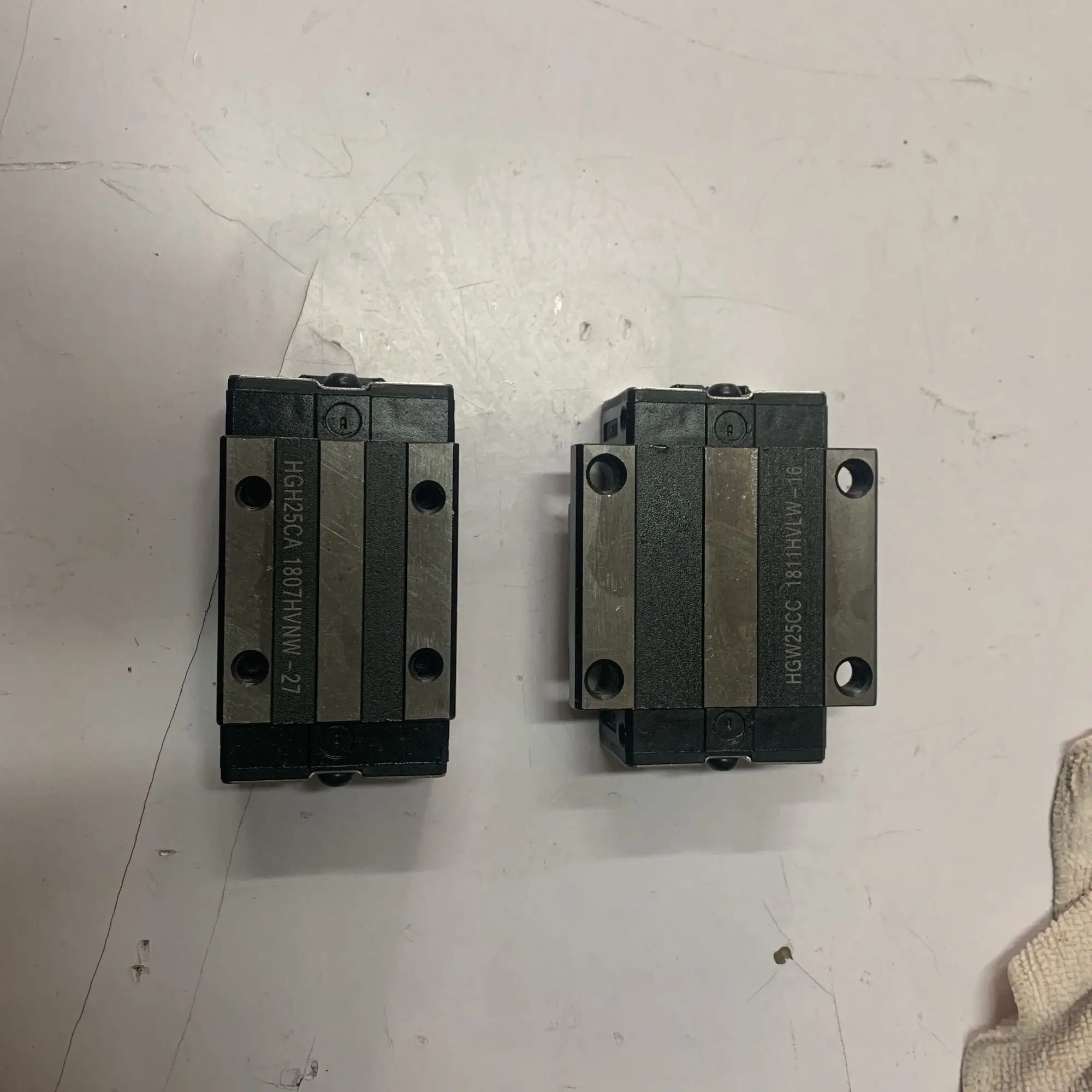

HGH20CA sliding block HGW20CC HGH20HA HGW20HC HGH25CA HGW25CC HGW25HA HGH25HA Block guide for CNC HGR20 HGR25 linear guide