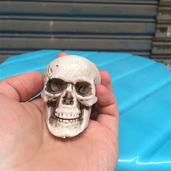 

2 pcs Halloween Skull Prop Scary Mini Simulation Plastic Skull Decor Skull Skeleton Props Artificial Skull Head for Party Bar