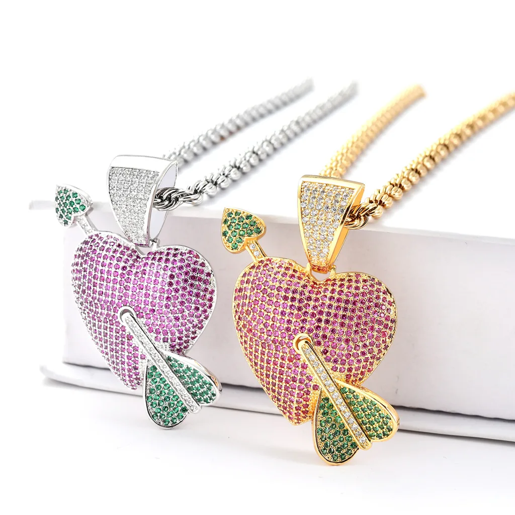 

INS New Style European And American Hip Hop Jewelry an Arrow through the Heart Pendant Zircon Red Corundum High Quality 3A cai g