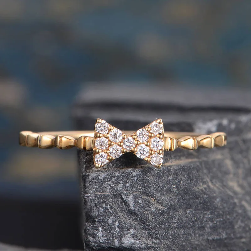 

Visisap Elegant Bownot Icedout Rings for Women Office Lady Anniversary Party Gifts Ring Wholesale Jewelry Manufacturer B2203