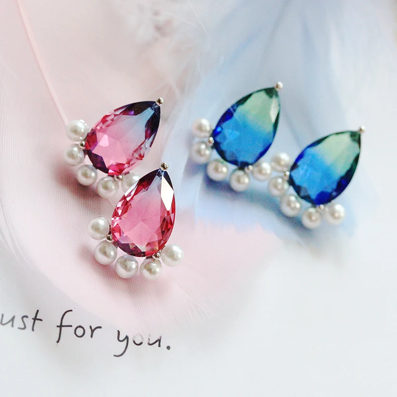 Модная маленькая капля воды из синего или красного градиентного цвета один камень серьги-гвоздики кубический циркон милые карамельные жемчужные женские ювелирные изделия для девочек