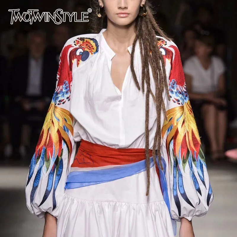 Женская блузка с вышивкой TWOTWINSTYLE Весенняя круглым вырезом и рукавами фонариками