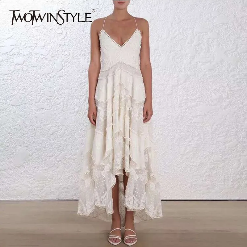 

TWOTWINSTYLE 2019 Summer Linen Dress Women Strap V Neck Sleeveless High Waist Embroidery Party Dresses Female Elegant Fashion