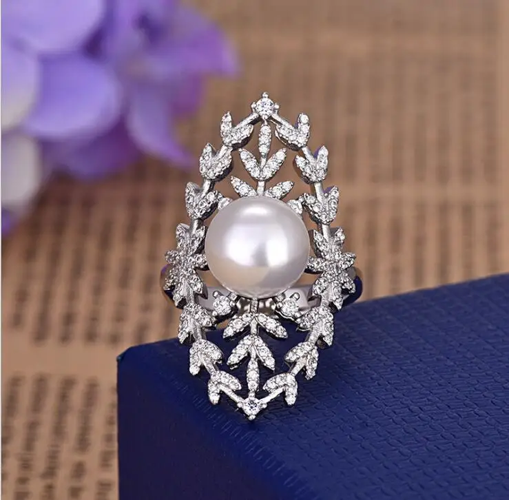 

Crystal Rhinestone Petal Ring Women Pearl Flower Fashion Atmosphere Fashion Jewelry