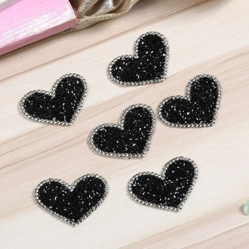 

Luminescent Sticking Black Love Heart Melt Drilling Rhinestone Parches Ropa Iron On Patches Transfert Thermocollants