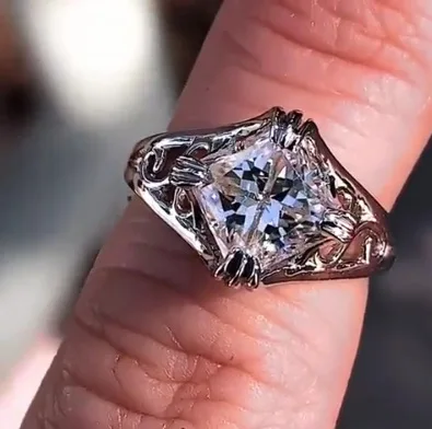 

Luxury Female White Engagement Ring Cute 925 Silver Moissanite Jewelry Crystal Zircon Stone Ring Vintage Wedding Rings For Women