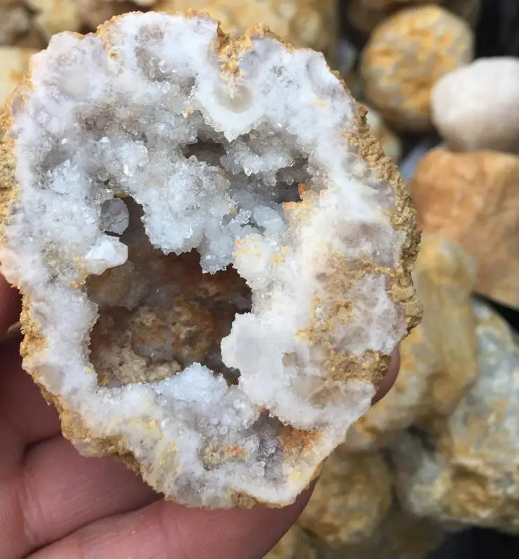 

100g Pretty natural white agate geode hole rough stones and minerals specimen healing crystals raw gemstone home decoration