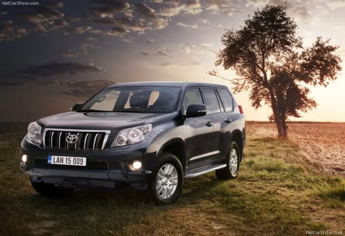 Toyota-Land_Cruiser_2010_800x600_wallpaper_03