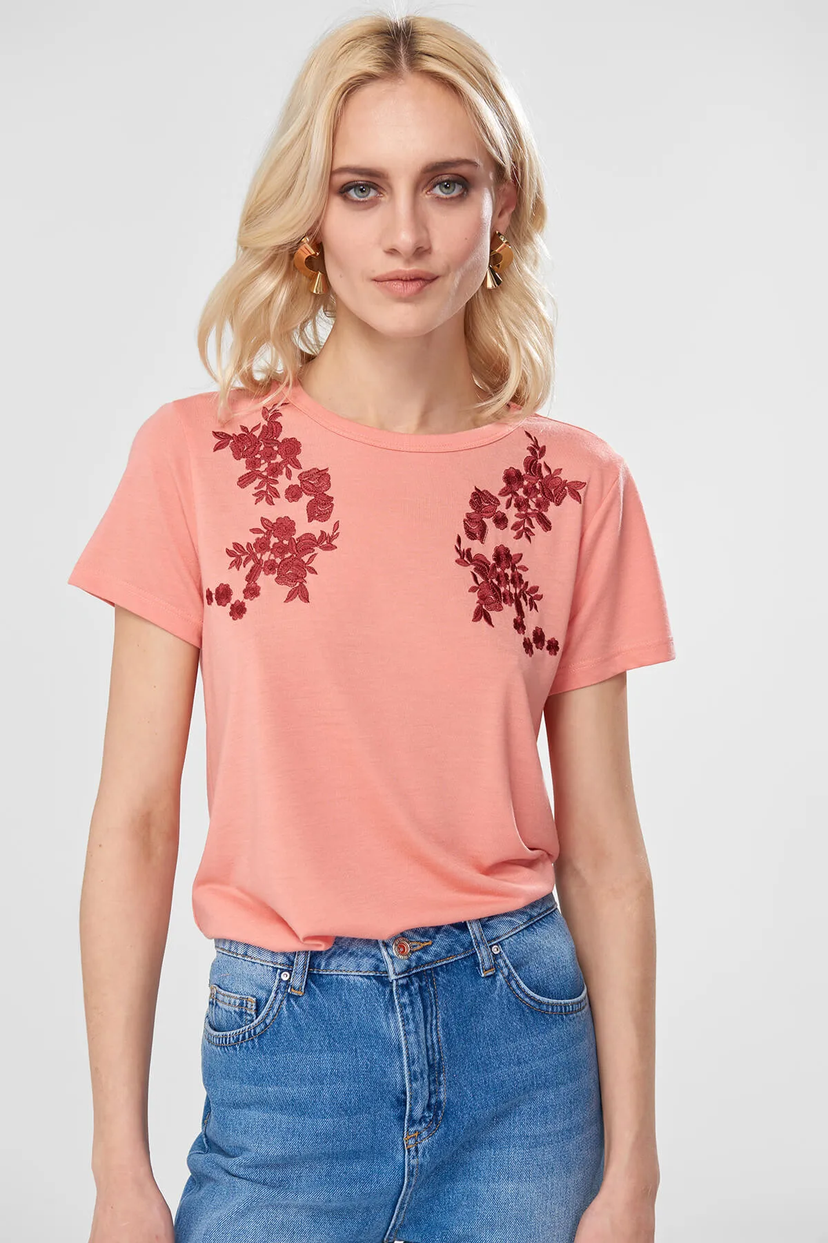 Trendyol Peach Blossom вышитые трикотажные футболки TOFSS18EP0074 | Женская одежда