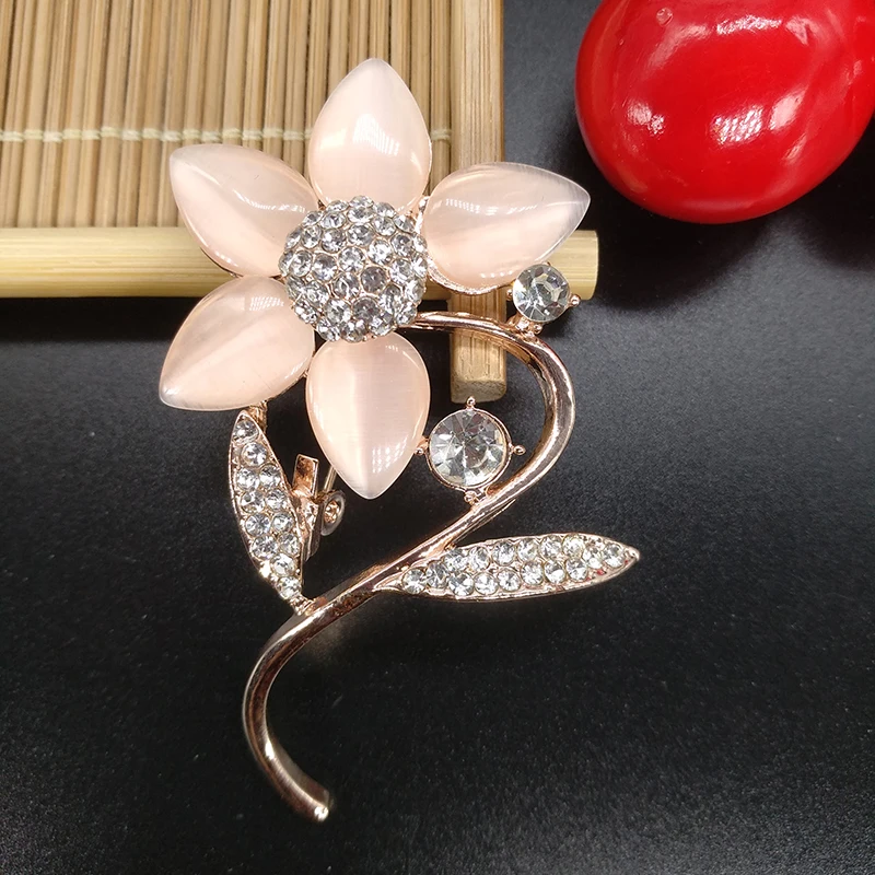 Fashionable Imitation Opal Stone Flower Brooch Pin Simple Design Garment Accessories | Украшения и аксессуары