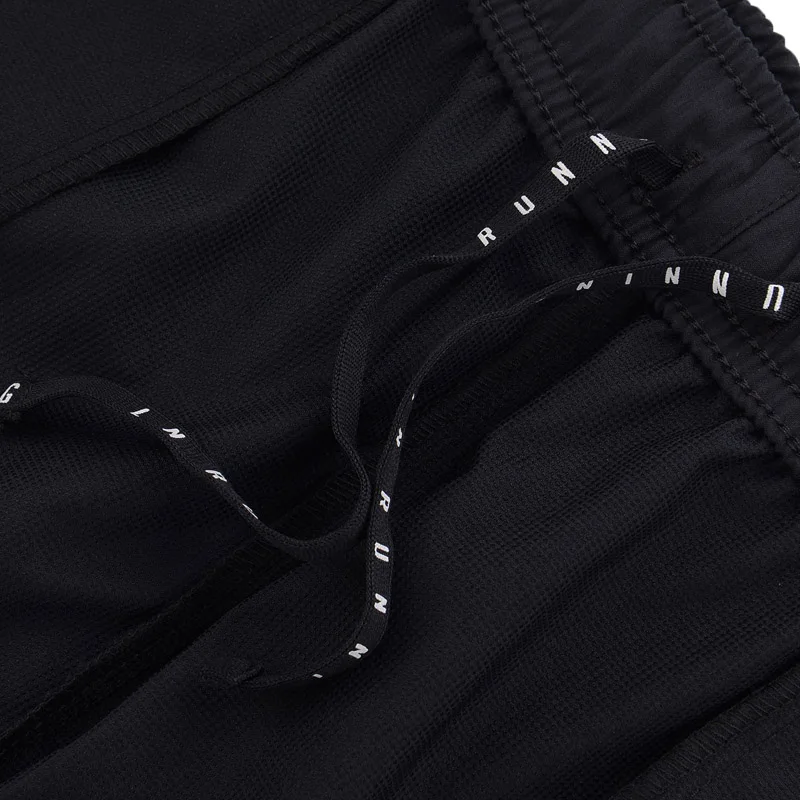 Li-Ning мужские шорты для бега, черные, Стандартная посадка, полиэстер, удобные, с дышащей подкладкой, для фитнеса, спортивные шорты AKSN659 MKD1596