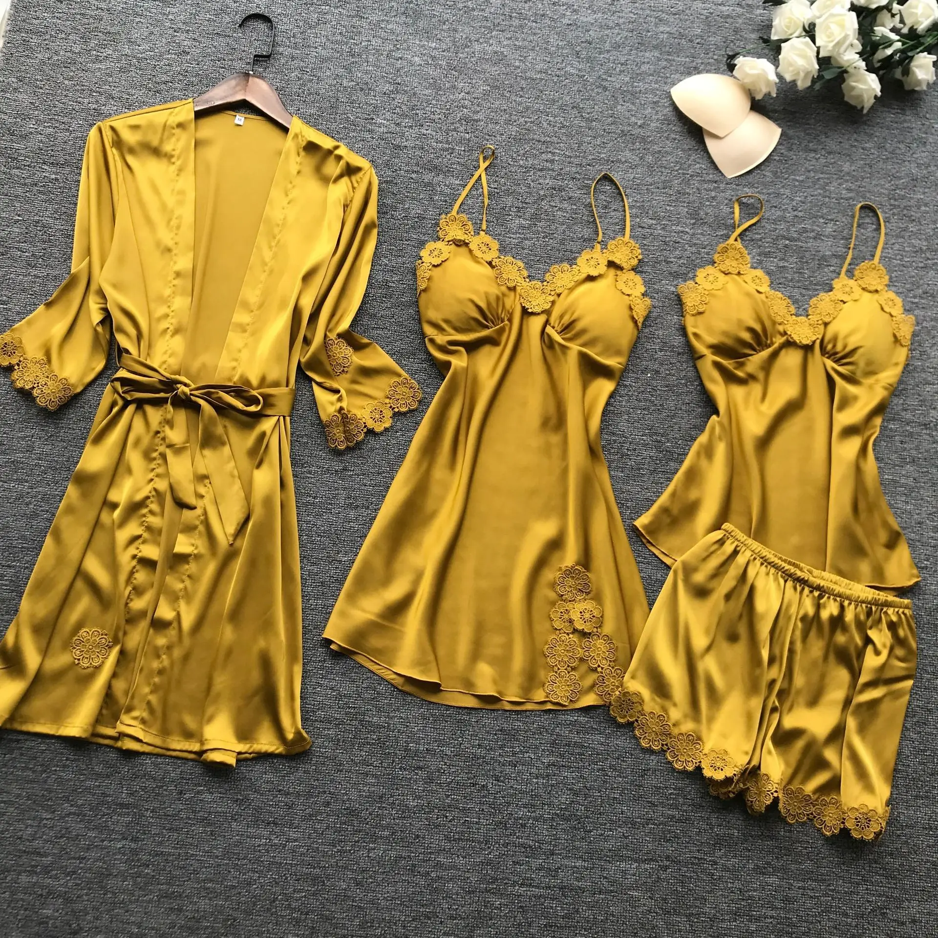 Acheter Été nouveau 4 pièces ensemble femmes Pyjama tache de haute qualité dentelle vêtements de nuit sexy avec Pyjama poitrine Pad