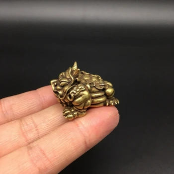 

Collectable Chinese Brass Carved Animal Three Feet Golden Toad Money Coin Exquisite Small Statues