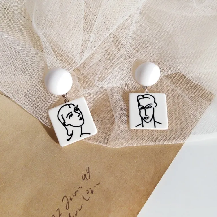 

2019 Creative Minimalist Design White Earring Asymmetric Abstract Face Dangle Earring Simple Resin Geometric Earring