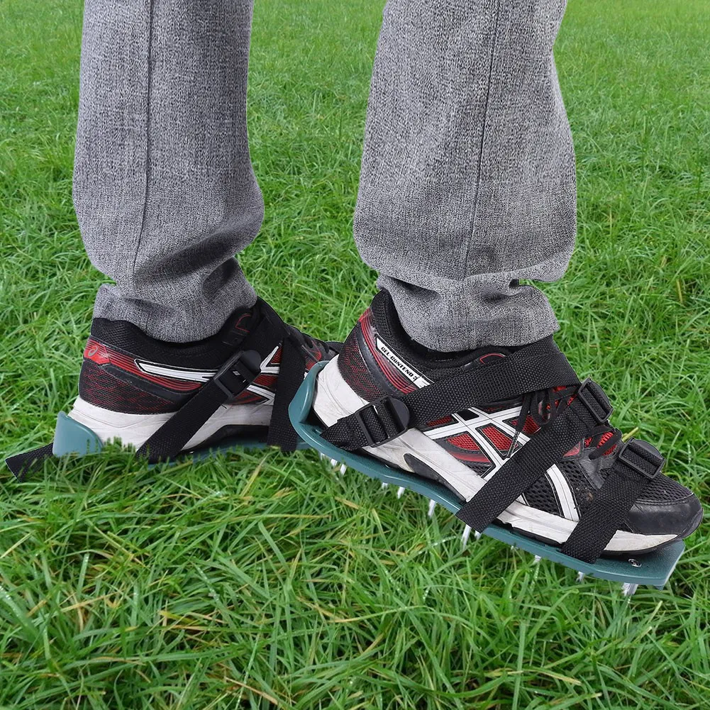 UNA Coppia Prato Aeratore Scarpe Sandali Erba Spikes Nail Coltivatore Sandali Allentare Suolo Aeratore A Spillo Scarpe Yard Attrezzo Da Giardino
