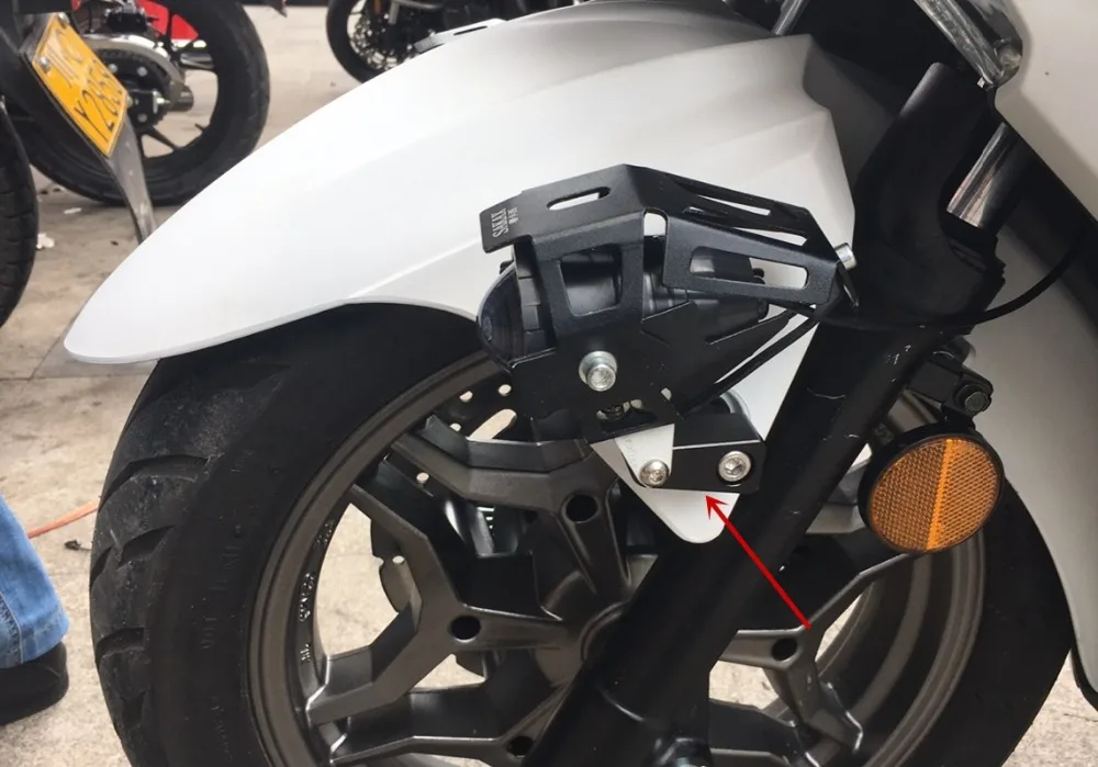 Лежат Qi мотоциклетные туман светильник кронштейн головной светильник для Honda Xadv 750 X-adv750 CB400 VTEC CB500F CB500X CB650F CBR650F CBR500
