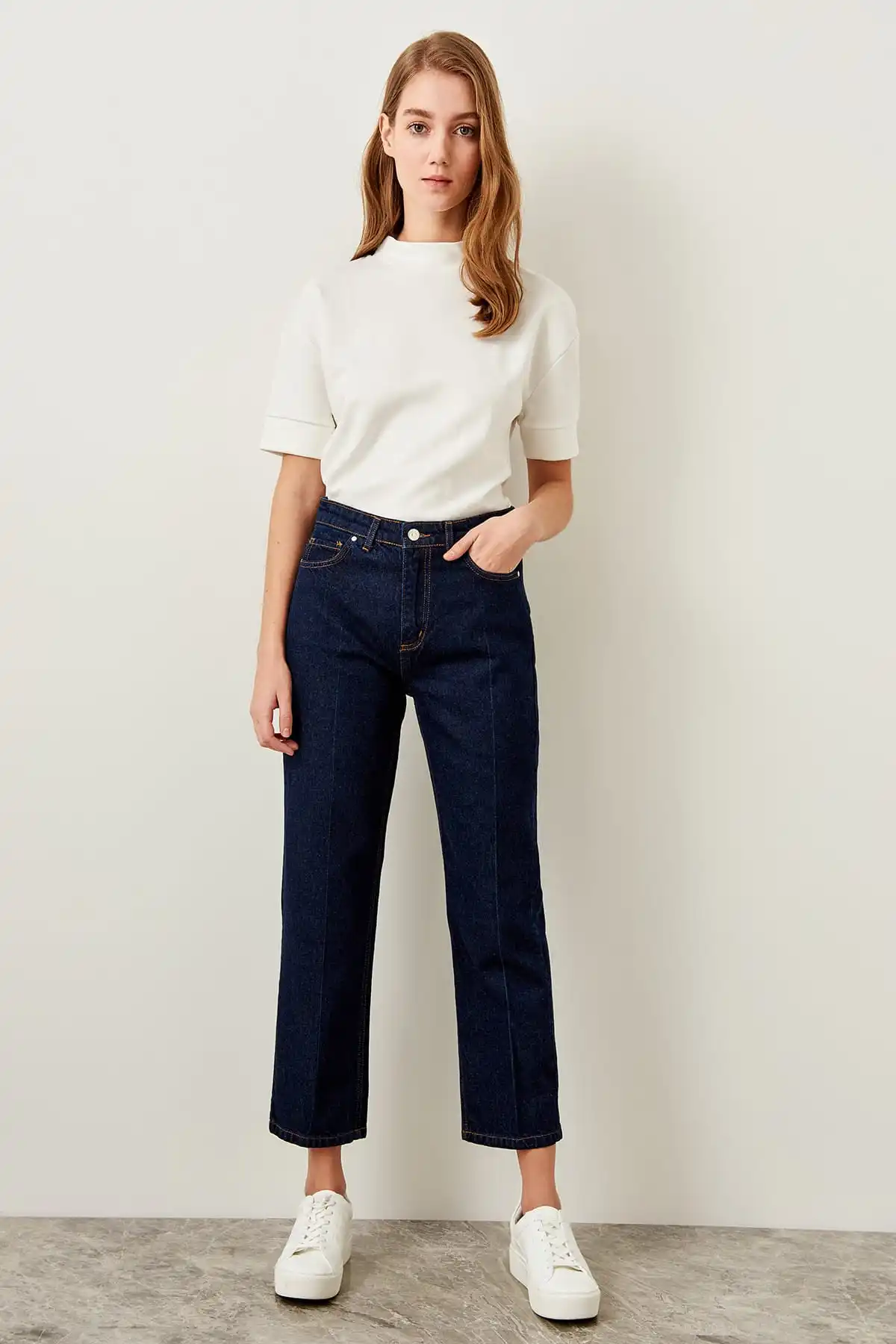 

Trendyol Dark Blue High Waist Straight Jeans TOFSS19NI0014