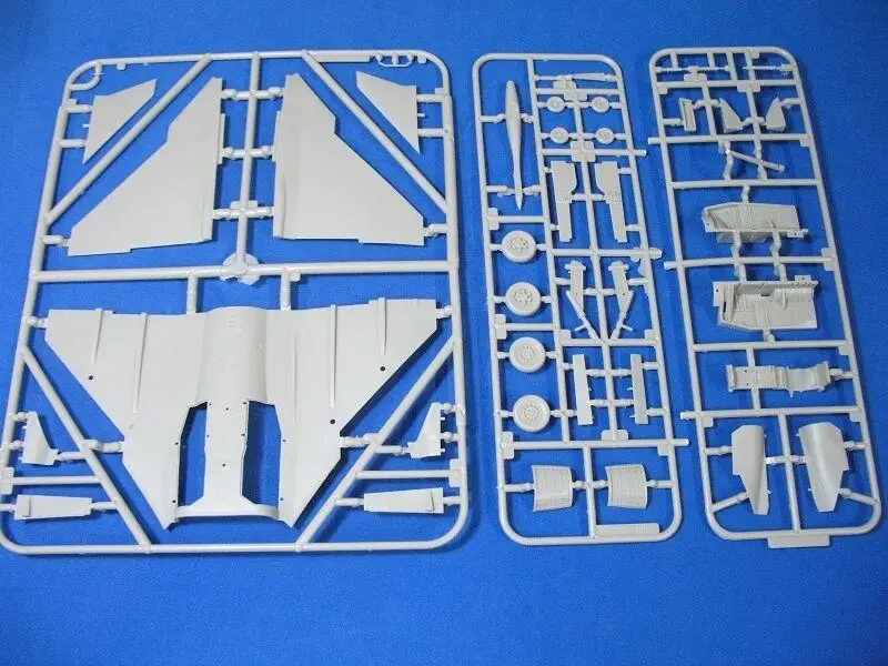 Kitty Hawk 80118 1/48 JAS-39B/D Gripen Сборная модель новая