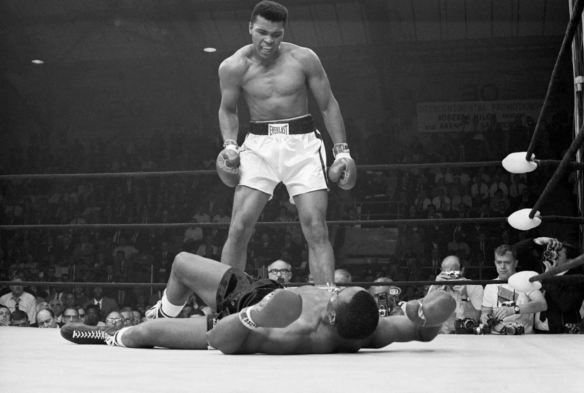 

Mohammed Ali VS Sony Liston Sports Poster Wall Canvas Art Canvas Painting Decorative Painting for Boy Room Sports Star Picture