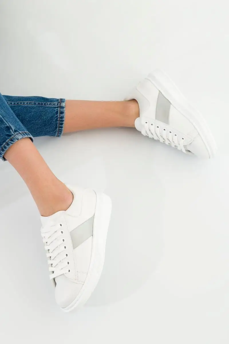 

SOHO Fashion Breathable Casual Sneaker Shoes Women White Vulcanized Shoes PU Leather Lace-up Sports Shoes Silver Decors 12514