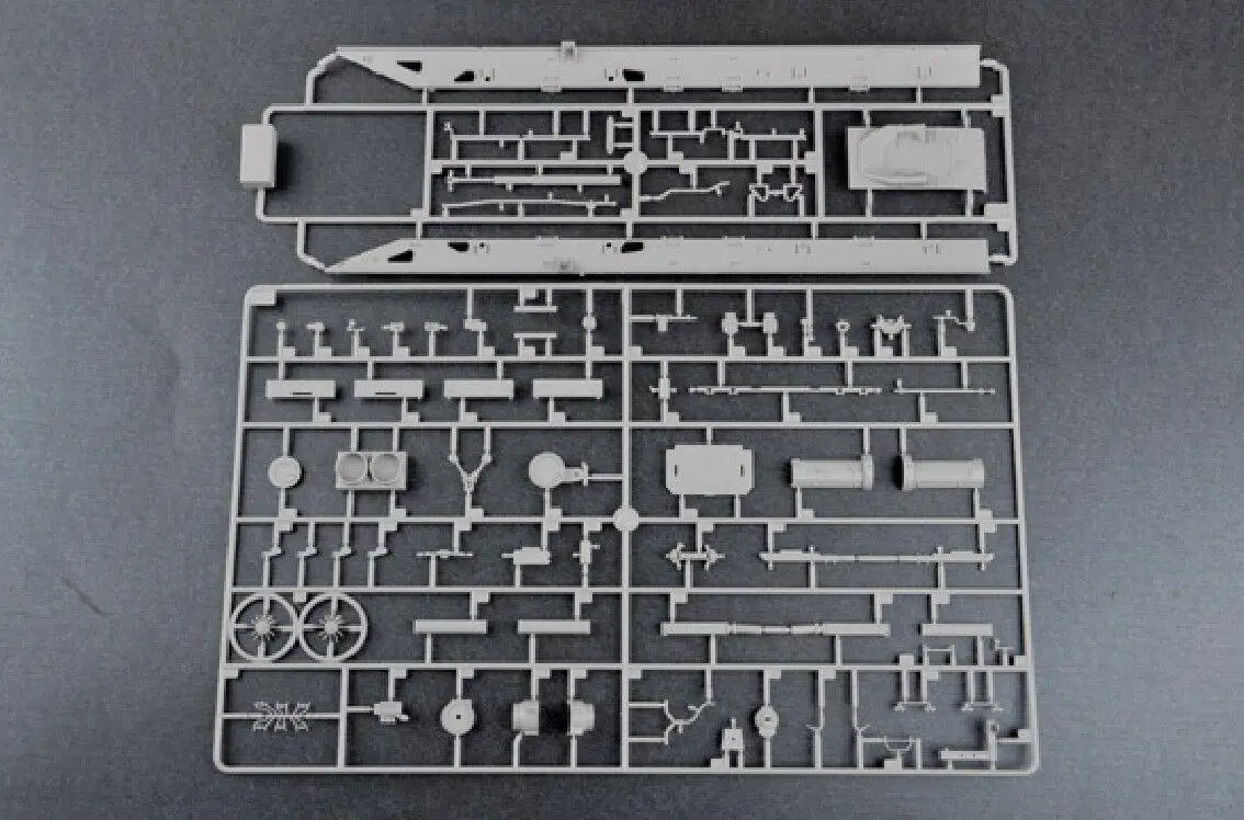 Trumpeter 1/35 01019 советский пусковой механизм 9P117M1 с ракеткой 9K72 Elbrus (Scud B)|Наборы для